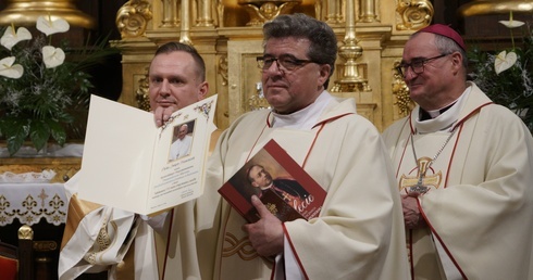 Życzenia z okazji 550-lecia parafii w Radzyminie: "Przekażcie ogień wiary młodemu pokoleniu!"