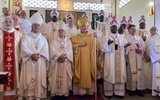 Biskupi i księża koncelebrujący Mszę św.
