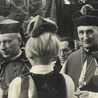 Prymas Stefan Wyszyński (z lewej), choć uważał wymuszony przez władze komunistyczne wybór ks. Jana Cymanowskiego (z prawej) na wikariusza kapitulnego za nieważny, szanował duchownego, uznając, że "nie poprowadzi kapłanów na niewłaściwe drogi".