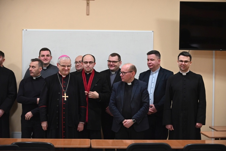 Świdnica. Biskup spotkał się z księżmi odpowiedzialnymi za ministrantów