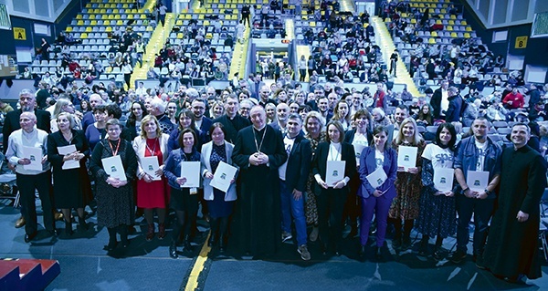 Kościół widzi w uczestnikach współpracowników duchownych w dziele ewangelizacji.