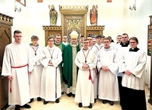 Uczestnicy rekolekcji w czasie nabożeństwa z biskupem Wojciechem Skibickim.