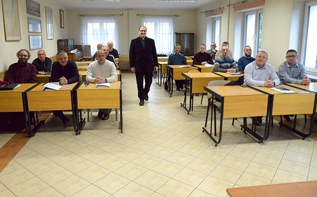 ▲	Zajęcia z liturgiki prowadzi diecezjalny duszpasterz.