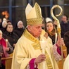 	Jubilat podczas uroczystości dziękczynnej za jego pracę w diecezji opolskiej.