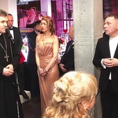 ▲	Biskup Zieliński dzielił się z gośćmi swoim doświadczeniem posługi hospicyjnej.