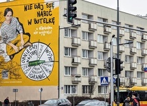 Akcji towarzyszy wielkoformatowy mural przy skrzyżowaniu al. Jana Pawła II z ul. Anielewicza.