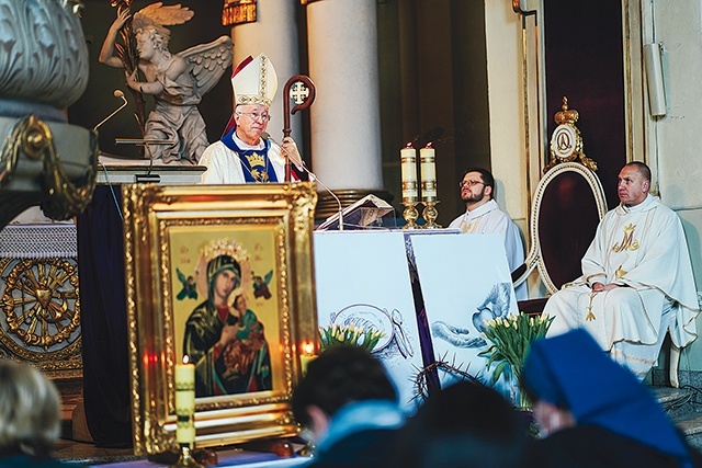 W centrum naszego spotkania będzie uroczysta Eucharystia.