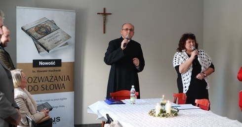 Pierwsze spotkanie promocyjne odbyło się w parafii w Makowie, gdzie zrodził się pomysł i potrzeba medialnej ewangelizacji.