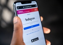 AFP: Instagram zmuszony do usunięcia treści influencerów reklamujących napoje alkoholowe