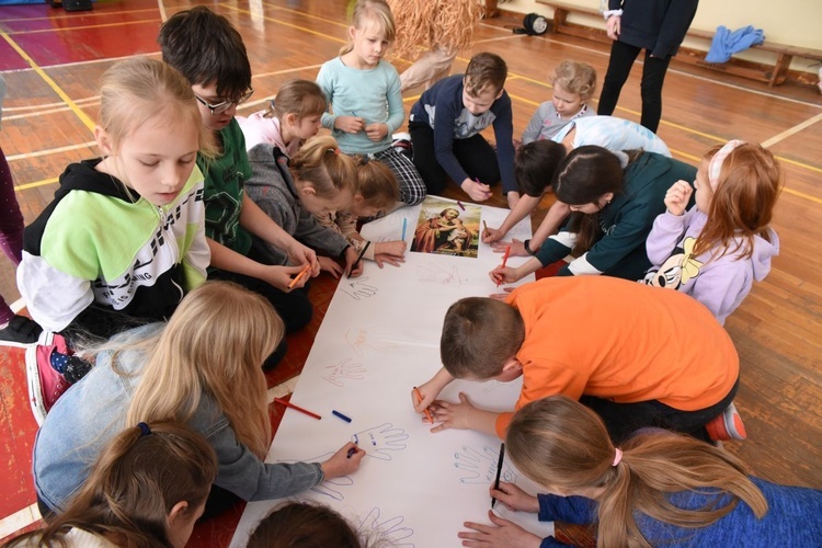 Zabawa, nauka i budowanie wspólnoty - to najważniejsze wartości parafiady.