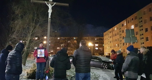 Męsko, bo z różańcem