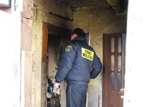 W trakcie zimy strażnicy miejscy i policjanci patrolują miejsca, w których mogą przebywać osoby bezdomne.