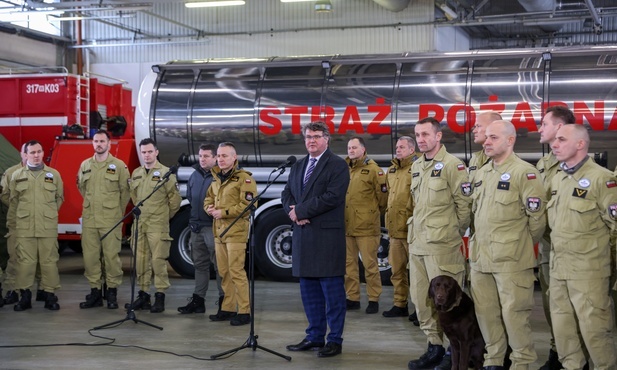 Polscy strażacy w Turcji wydobyli 11 osobę spod gruzów w Besni