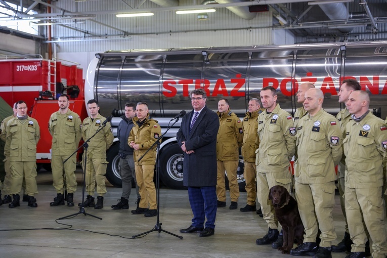 Polscy strażacy w Turcji wydobyli 11 osobę spod gruzów w Besni