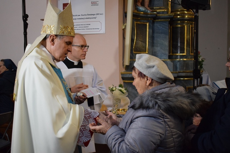 Podczas Mszy św. chorzy mogli przyjąć sakrament namaszczenia chorych.