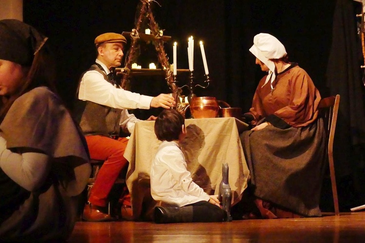 Ebenezer Scrooge i inni - nauczyciele bielskiego gastronoma na scenie