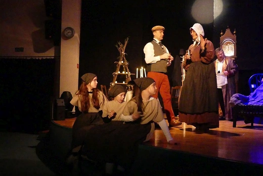 Ebenezer Scrooge i inni - nauczyciele bielskiego gastronoma na scenie