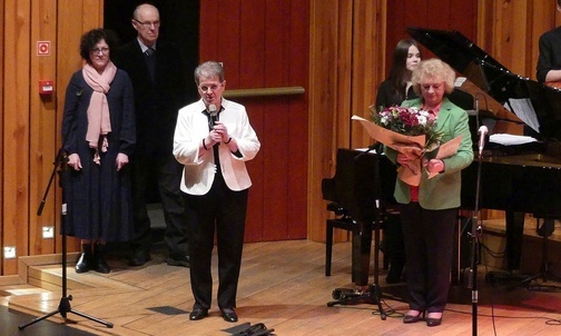 Z lewej: doktor Anna Byrczek, szefowa hospicjum i dyrektor Barbara Cybulska-Konsek.