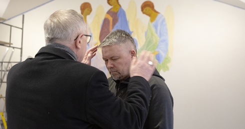 Prace nad ikoną w Pleśnej