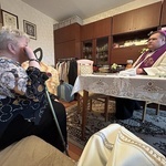 Biskup odwiedził chorych w domach