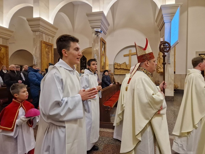 Biskup odwiedził chorych w domach