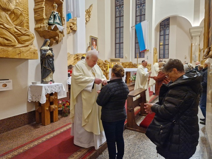 Biskup odwiedził chorych w domach