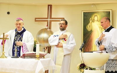 Eucharystia w szpitalnej kaplicy. 