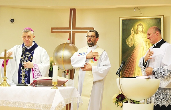 Eucharystia w szpitalnej kaplicy. 