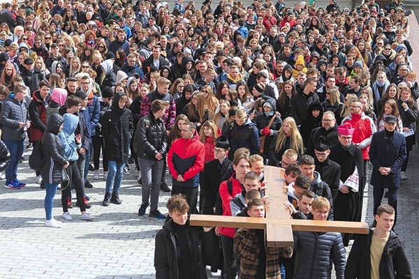 ▲	Rekolekcje pod hasłem: „Weź życie w swoje ręce” odbędą się od 23 do 25 lutego w Płocku, a pielgrzymka na Jasną Górę – 24 marca. W ostatnich latach uczestniczy w niej blisko 3 tys. osób (zdjęcie z ubiegłego roku).