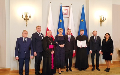 	Uroczystość, w której uczestniczyli m.in. bp Andrzej F. Dziuba i ks. Krzysztof Tempczyk, odbyła się w Pałacu Prezydenckim. 