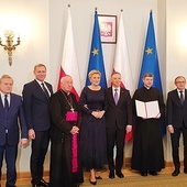 	Uroczystość, w której uczestniczyli m.in. bp Andrzej F. Dziuba i ks. Krzysztof Tempczyk, odbyła się w Pałacu Prezydenckim. 