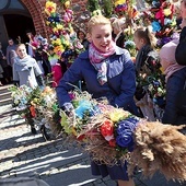 Po trzech latach przerwy najokazalsze palmy w regionie dumnie powrócą na tolkmickie ulice.