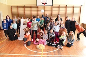 Uczestników parafiady odwiedziły z katechezą o św. Józefie siostry józefitki Joela i Floriana, które zaprosiły także do wspólnej zabawy.