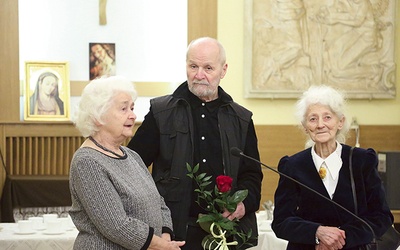 Andrzej Trybulski z Anną Słowik (z lewej) i Jadwigą Kłosińską.