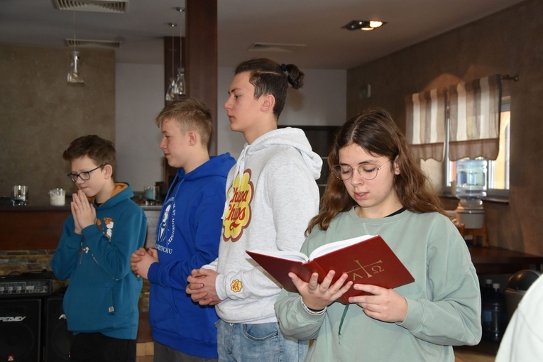 Pierwsze dni zimowiska z ks. Marcinem Zawadą