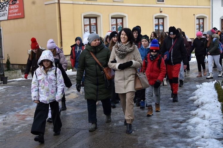 Pierwsze dni zimowiska z ks. Marcinem Zawadą