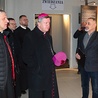 Abp Józef Kupny zwiedzał odnowioną Izby Pamięci Sybiraków w klasztorze redemptorystów.