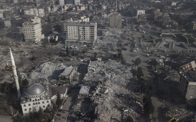 Turcja. Osiem dni po trzęsieniu ziemi spod gruzów nadal wydobywani są żywi ludzie