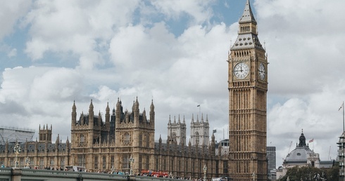 Smog podnosi ciśnienie londyńskim nastolatkom