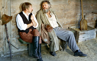 Odtwórca głównej roli nie ucieknie od porównań do kreacji Jerzego Bińczyckiego (z prawej).