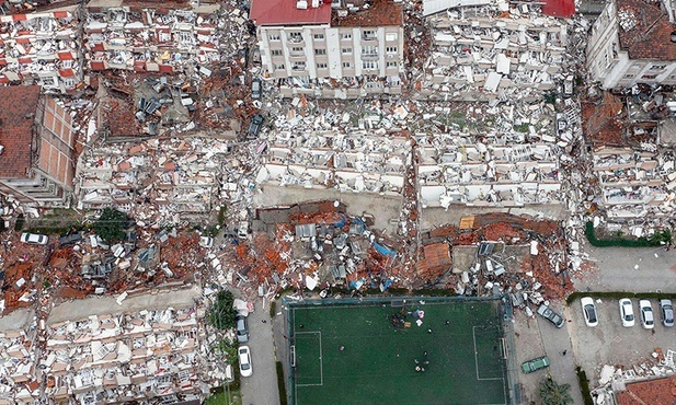 6 lutego trzęsienie ziemi dotknęło południowo-‑wschodnią Turcję i północną Syrię. Na zdjęciu zrujnowana turecka miejscowość Hatay.