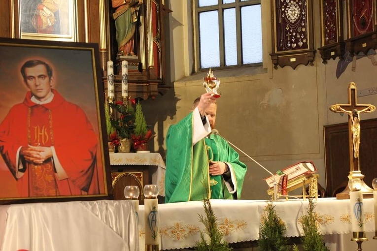 Relikwie ks. Popiełuszki w Ociece