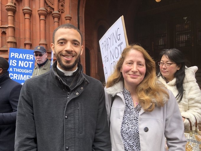 Anglia: Sądowe zwycięstwo księdza - obrońcy życia i wolności słowa