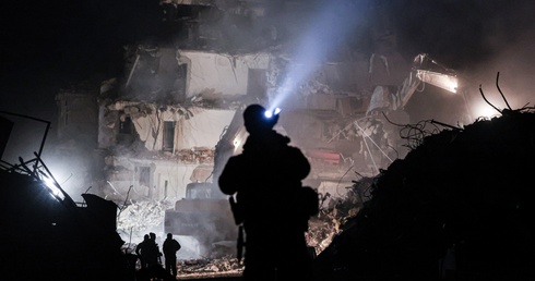 257 godzin po trzęsieniu ziemi spod gruzów wciąż wyciągani są żywi ludzie