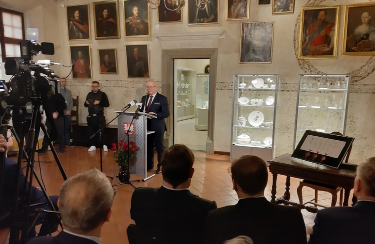 Książę Sanguszko sprzedał kolekcję porcelany i szkła tarnowskiemu muzeum