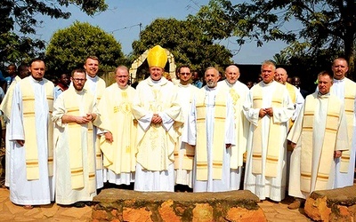 ◄	Kapłanów z naszej diecezji odwiedził w RCA bp Andrzej Jeż z okazji 30-lecia ich obecności  w tym kraju.