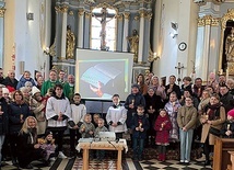 Homiliom towarzyszyły prezentacje multimedialne.