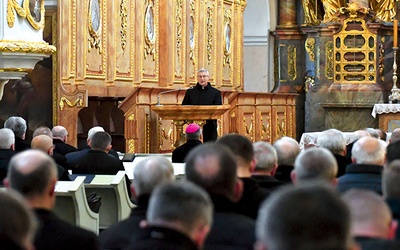 ▲	Diecezja zielonogórsko-gorzowska ma ponad 500 kapłanów.