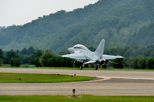 Siły powietrzne Korei Południowej zaczęły szkolić polskich pilotów z obsługi samolotów myśliwskich FA-50