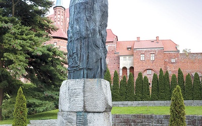 Pomnik we Fromborku. 